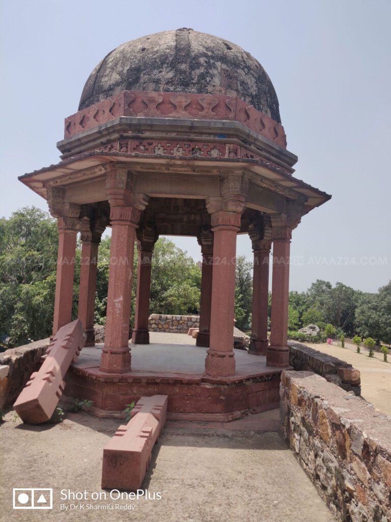 The Octagonal Chtari on the Mihrab with 8 pillars