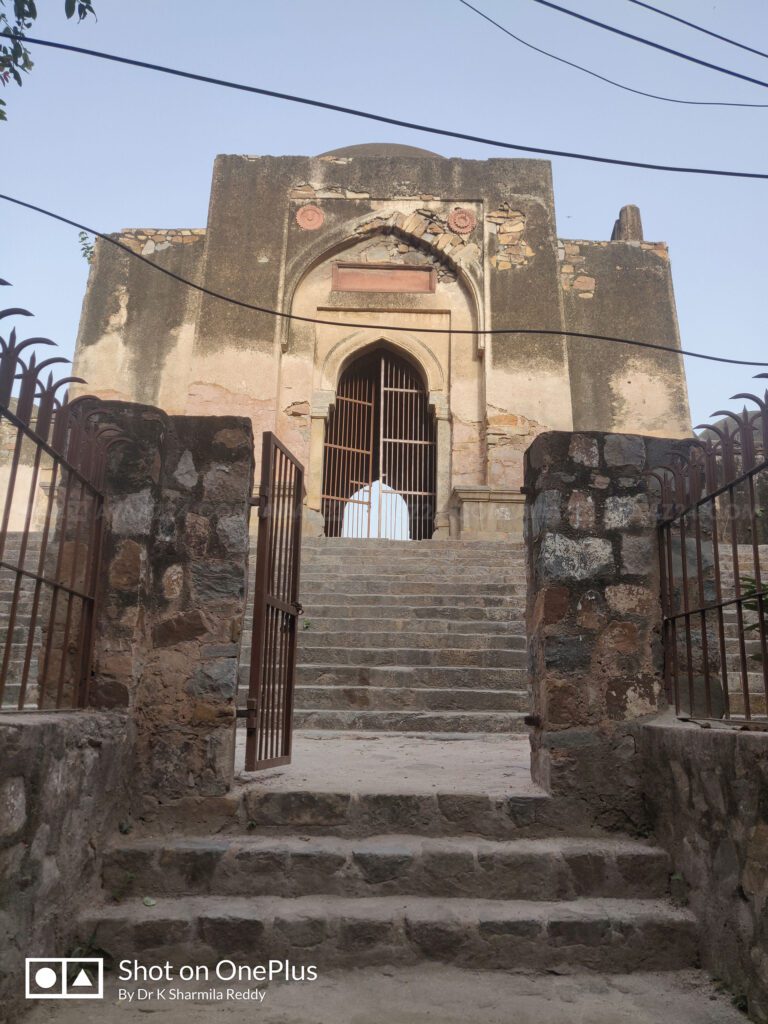the entrance of begumpur mosque