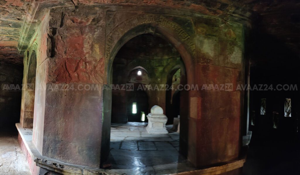 The Passage around the octagonal tomb chamber