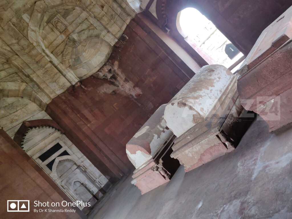 the cenotaph of Muhammad bin Tughlaq beside Ghiyas-ud-din (center one)