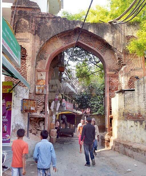 Taketh Darwaza of Dargah Chirag Delhi- in ruins today
