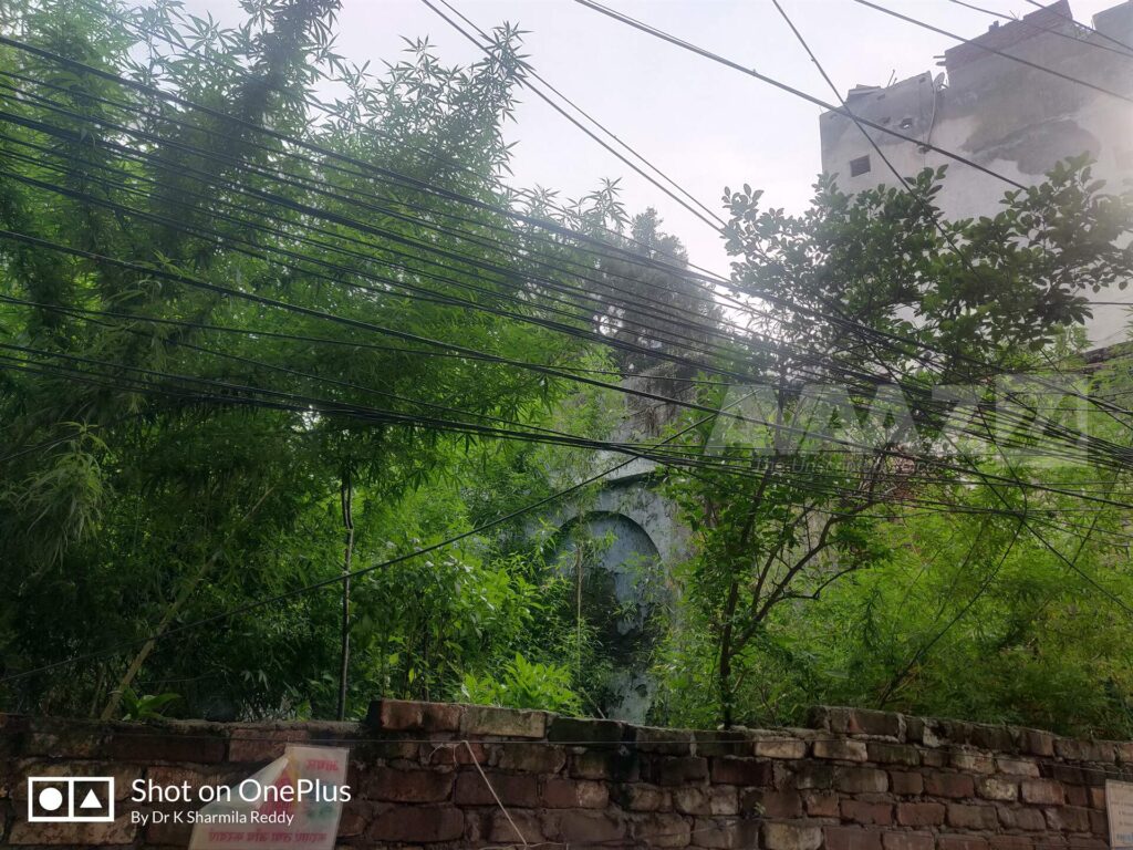 Poorly maintained surroundings of the Chirag Delhi Dargah