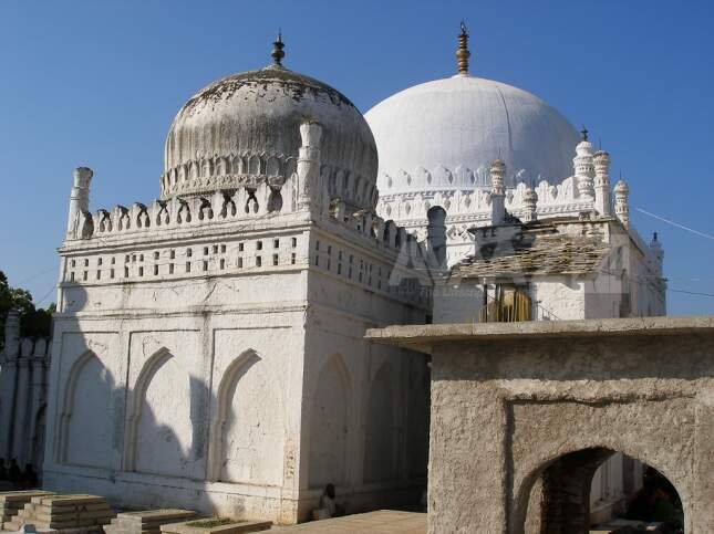 Dargah of Bande Nawaz Gesu Daraz at Gulbarga- a symbol of multi-religious unity