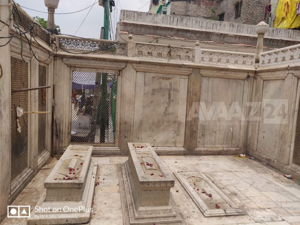 Cenotaph of Mirza Jahangir (the central one)