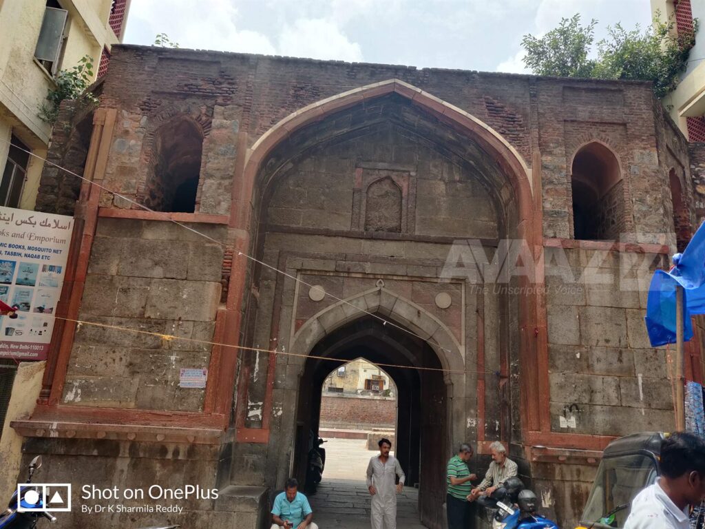 Entrance to Chausath Khamba