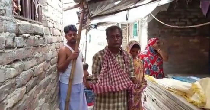 bihar couple begging to arrange money for release of their son's body from a govt hospital