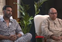 akshay kumar along with director chandraprakash dwivedi