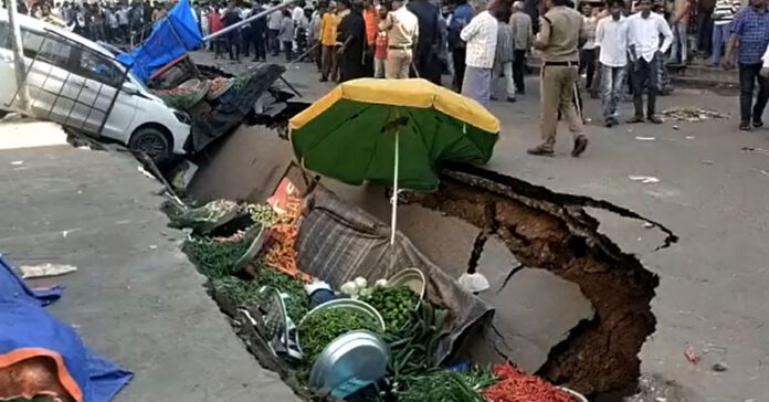 hyderabad-goshamahal-market-area-road-collapse