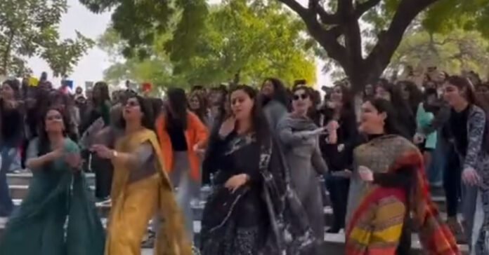 delhi-university-professors-dance
