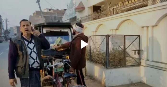 flag used to clean e-rickshaw