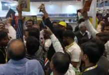 hindutva-workers-protest-bible-distribution