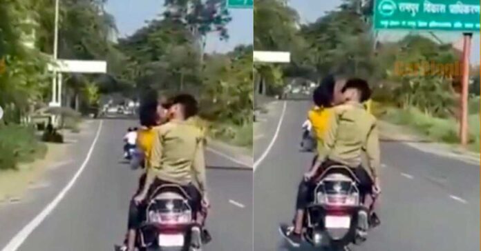 2-boys-kissing-on-bike-uttar-pradesh