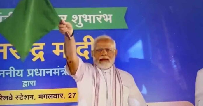 modi-station-master-flags-off-vande-bharat-virtually